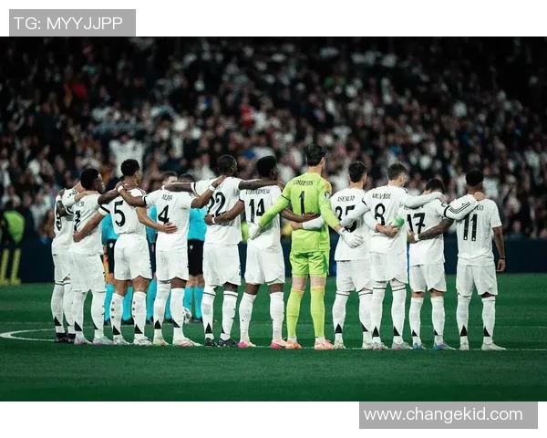 足球大师与豪门球星：探索顶级球员背后的传奇与荣耀之路