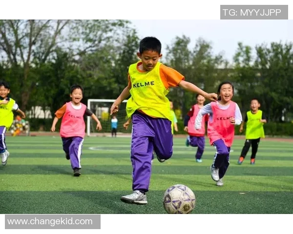 追球星足球热潮下年轻人逐梦绿茵场激情与成长故事