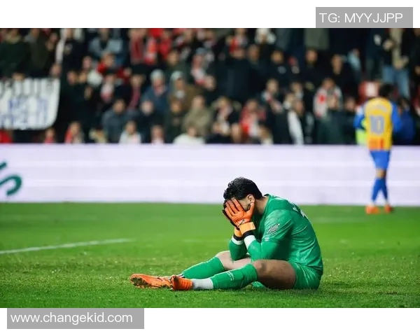 足球球星因拉伤缺席重要比赛 赛季前景面临严峻考验 足球球星因拉伤缺席重要比赛 赛季前景面临严峻考验